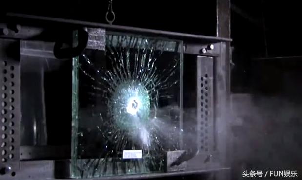 价值2000万防爆防弹的全球限量版豪车内饰，还能够玩ps3游戏