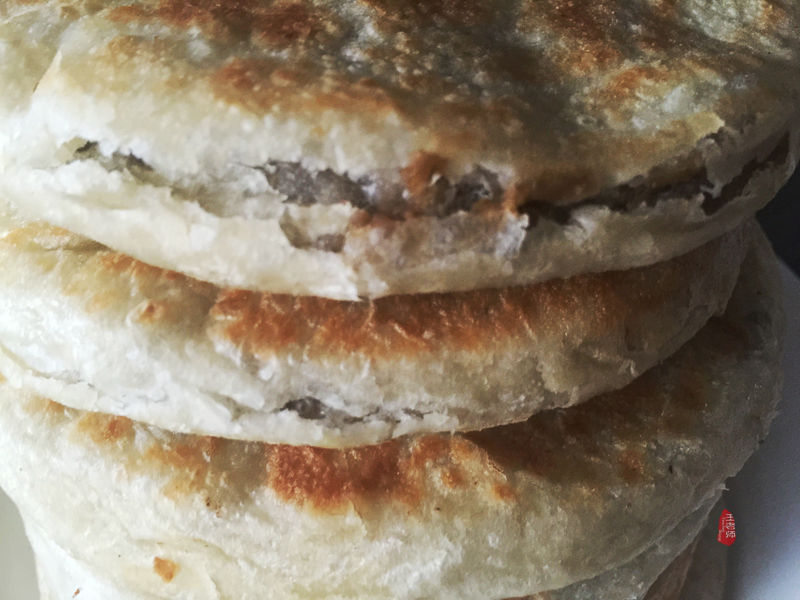 外皮酥脆馅料浓郁,外皮焦香酥脆内馅丰富柔软