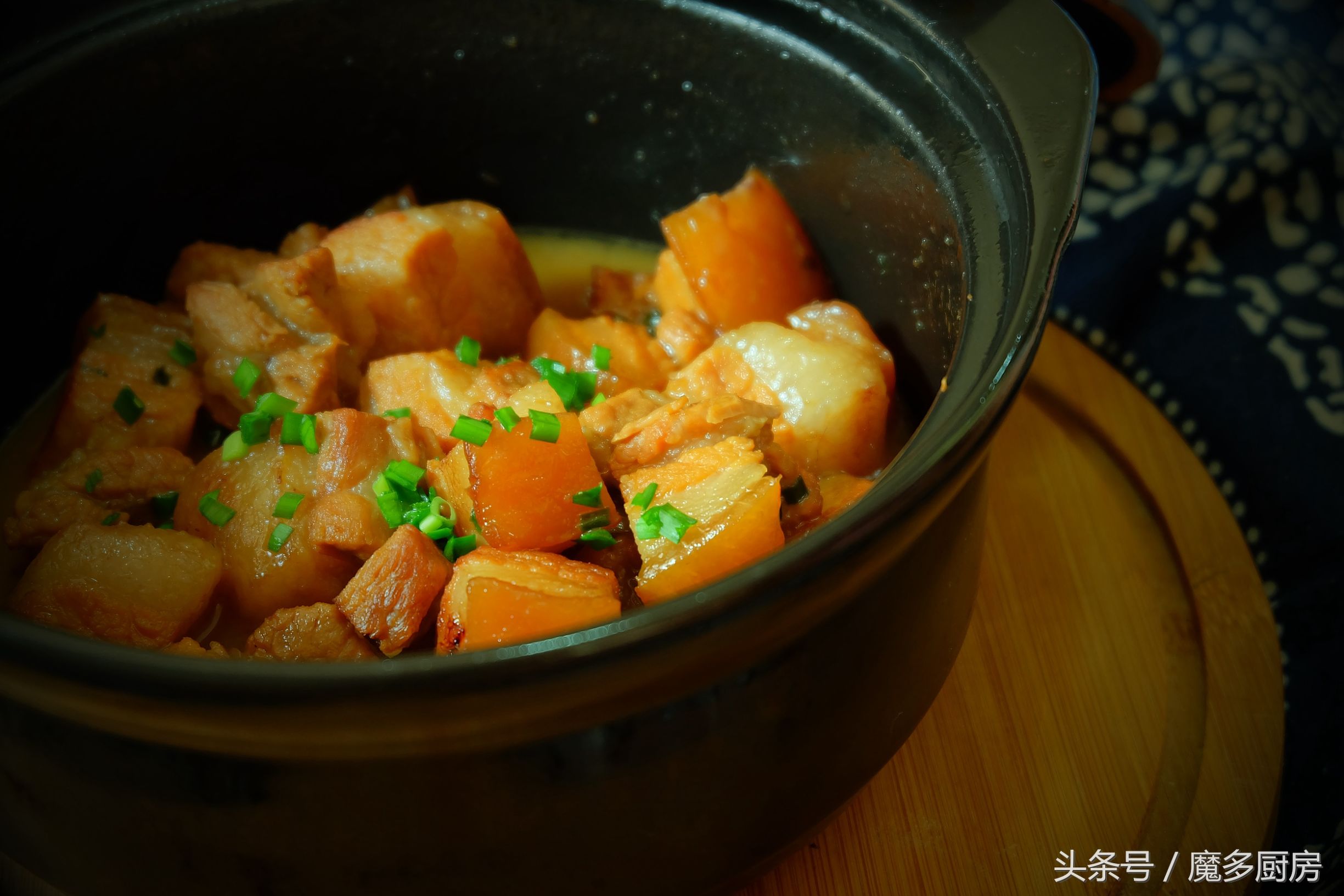 砂锅炖五花肉好吃吗,砂锅炖白菜豆腐香菇土豆五花肉