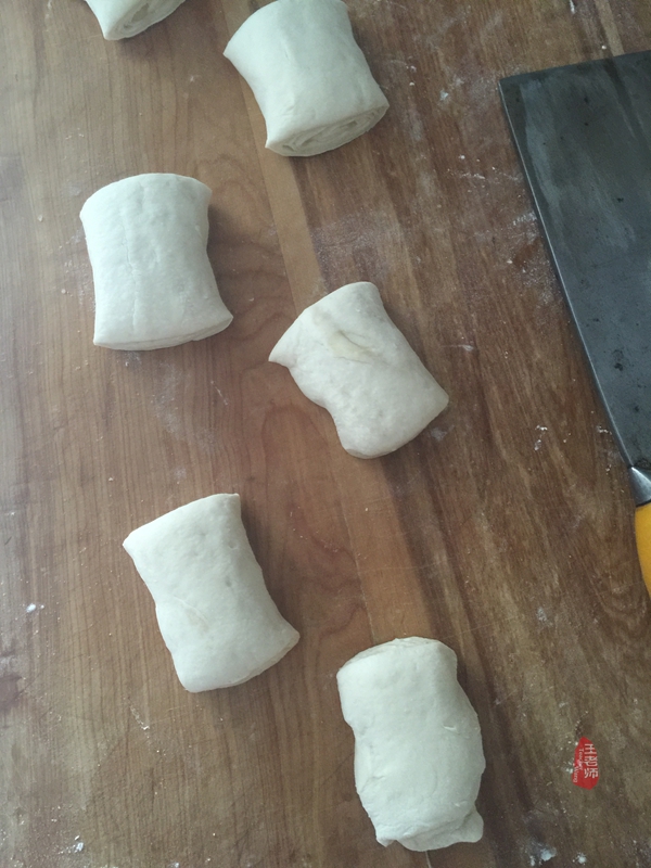 外皮酥脆馅料浓郁,外皮焦香酥脆内馅丰富柔软