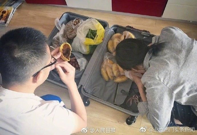 有一种爱叫你妈喊你穿秋裤了,你妈喊你穿秋裤啦图片