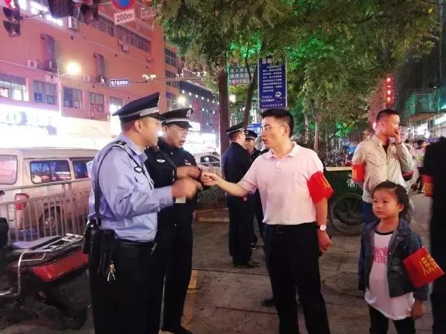 「迎接十九大」多图曝光！石鼓民警假期“夜生活”