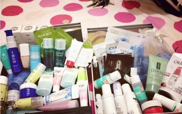 专柜买化妆品送小样吗,化妆品赠送的小样和正品的区别