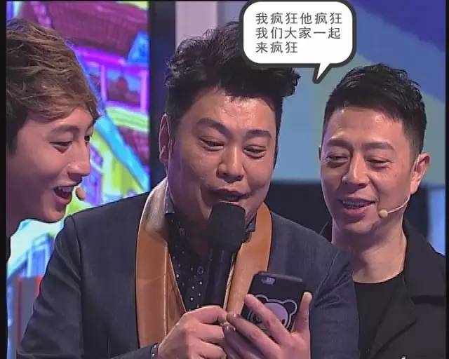 笑到躺地上,笑到趴在地上的视频