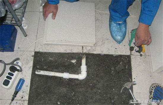 家里渗水如何快速解决,家里漏水怎么去除地板下的水