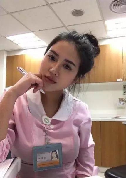 举铁界最性感的护士——CarinaLinn这么美丽的人生