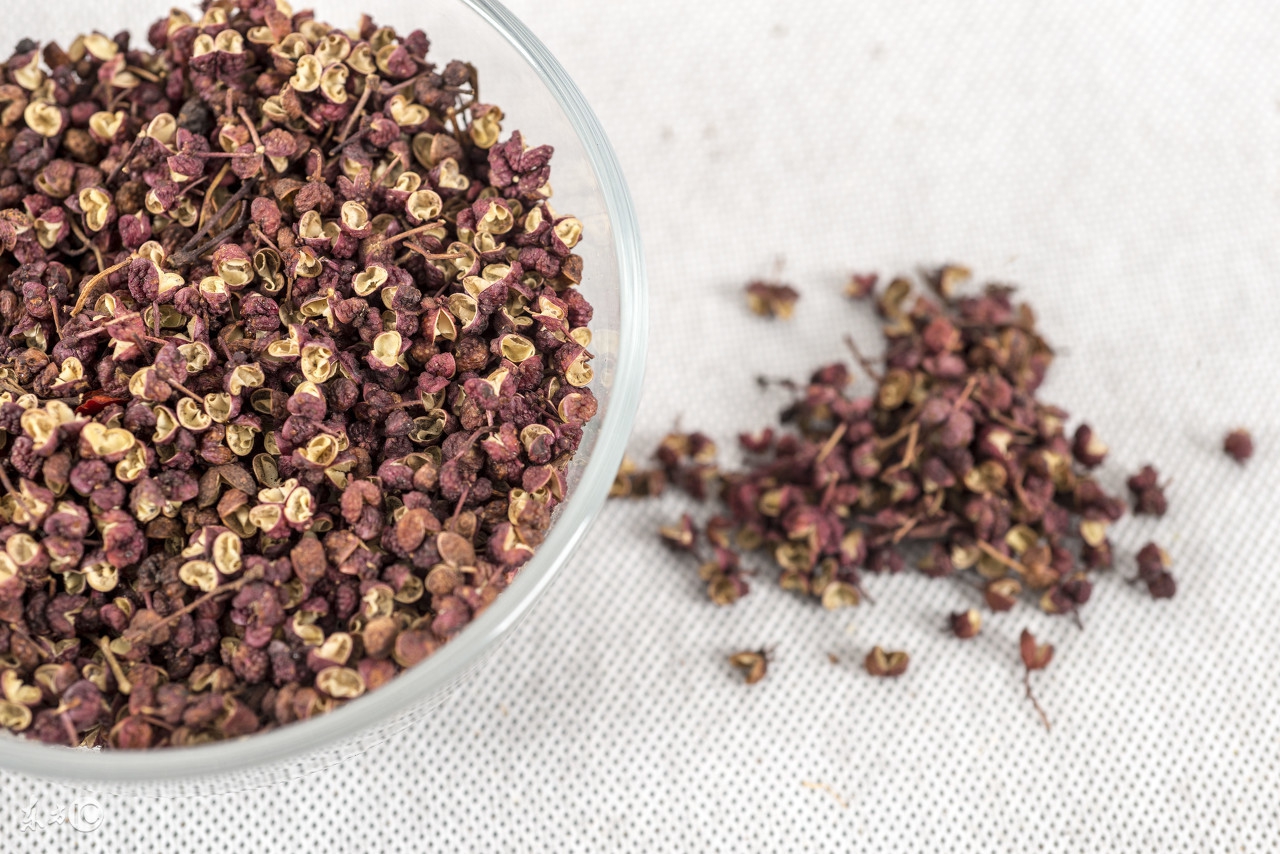 秋天泡脚的正确方法,脚气泡脚名方