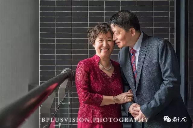 刘诗诗婚礼妈妈装搭什么外套,刘诗诗婚礼同款妈妈装