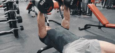 哑铃锻炼下胸肌训练动作,站姿哑铃练胸中缝肌正确的方法