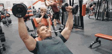 哑铃锻炼下胸肌训练动作,站姿哑铃练胸中缝肌正确的方法