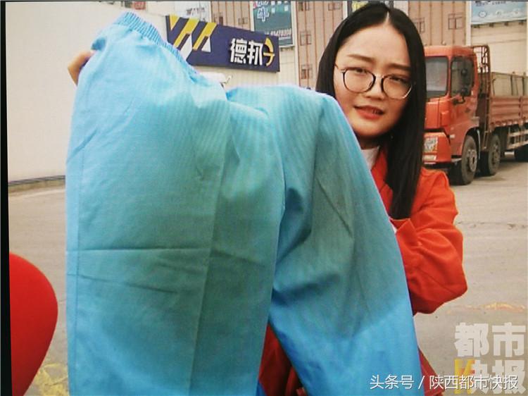 新校服快递到西安满是油渍火锅味