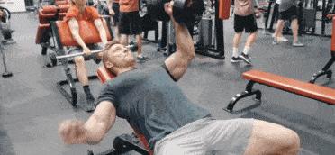 哑铃锻炼下胸肌训练动作,站姿哑铃练胸中缝肌正确的方法