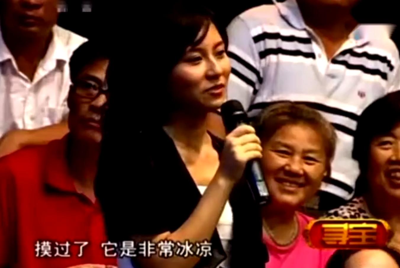 玻璃杯当翡翠鉴宝,美女带翡翠碗来鉴宝