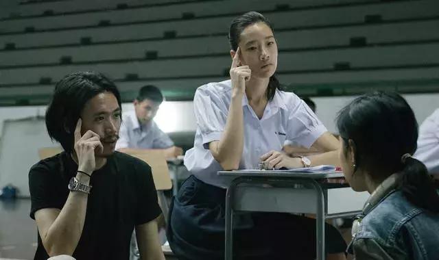 继《摔跤吧，爸爸》之后又一年度话题之作“作弊吧，朋友”