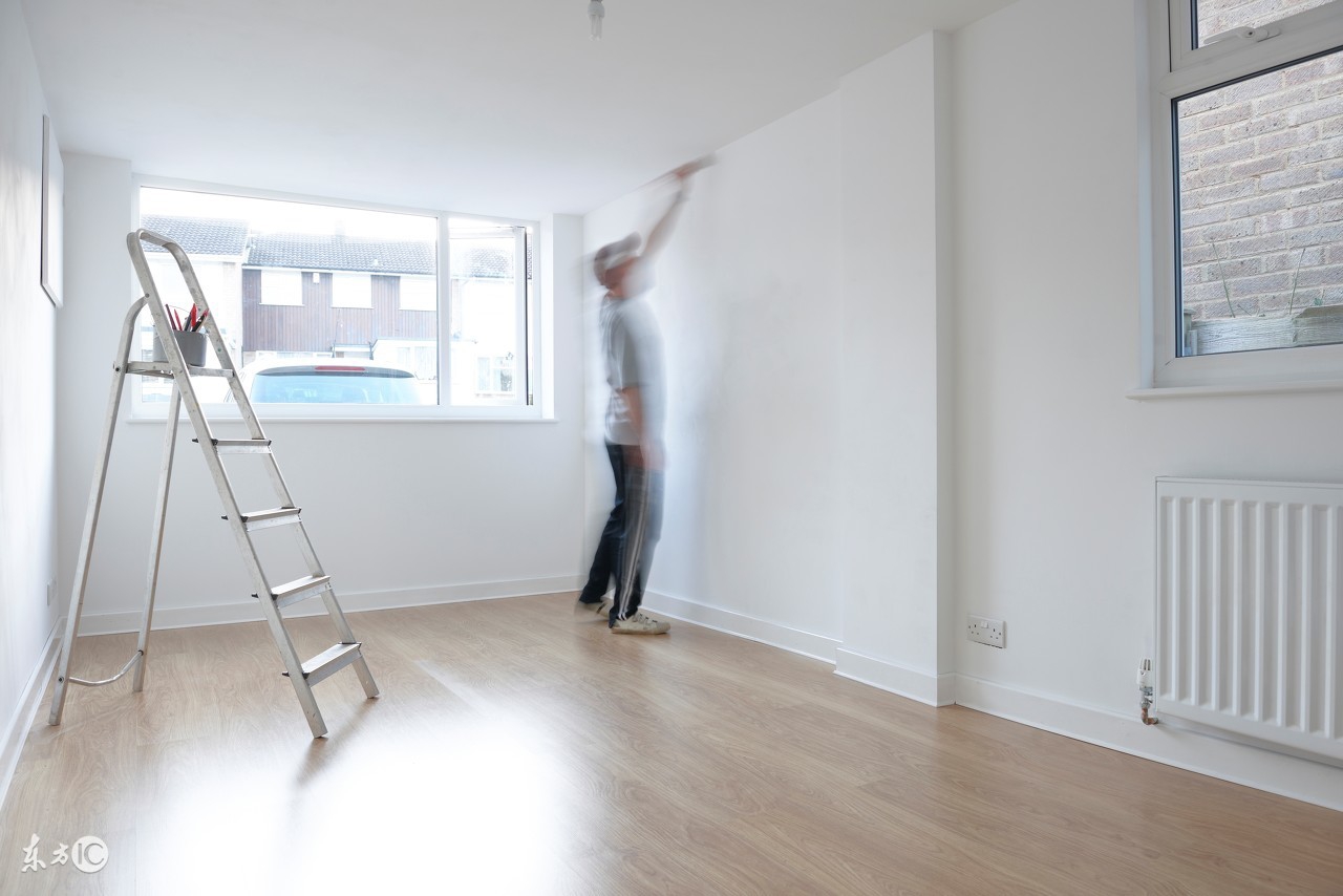 厨房水盆黑呼呼的怎么都刷不掉，问了专业师傅，我赶紧换了玻璃胶