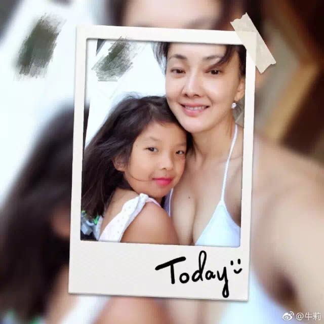 露腰马甲线身材,身材好腰细的女生露马甲线和锁骨