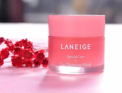 用TA一抹唇部就像打了玻尿酸！水光唇小心机有这么厉害？