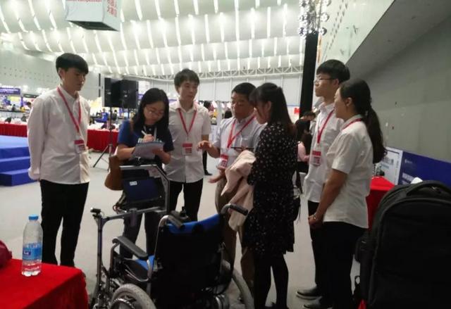 渐冻人可用眼球控制轮椅行走，西电在中国机器人及人工智能大赛中获团体第二