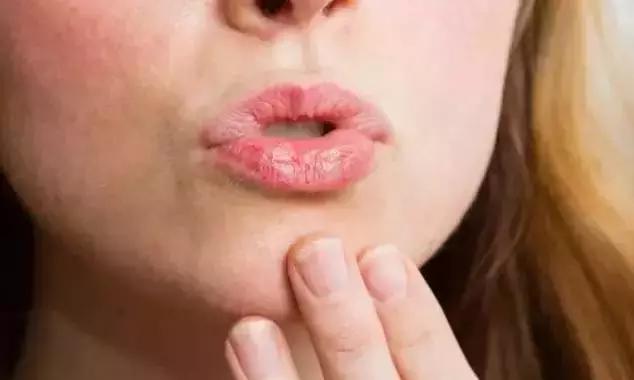 用TA一抹唇部就像打了玻尿酸！水光唇小心机有这么厉害？