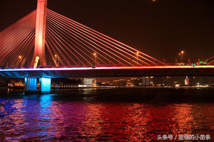 小蛮腰附近珠江夜游,广州珠江夜游坐轮船看小蛮腰