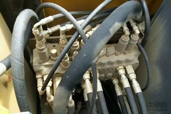 豪门小挖较量！卡特彼勒307E2对比沃尔沃EC80DPRO