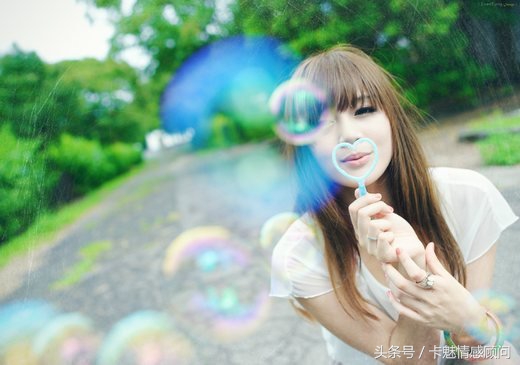 正在追求的女生对你忽冷忽热,大学恋爱女生要注意什么