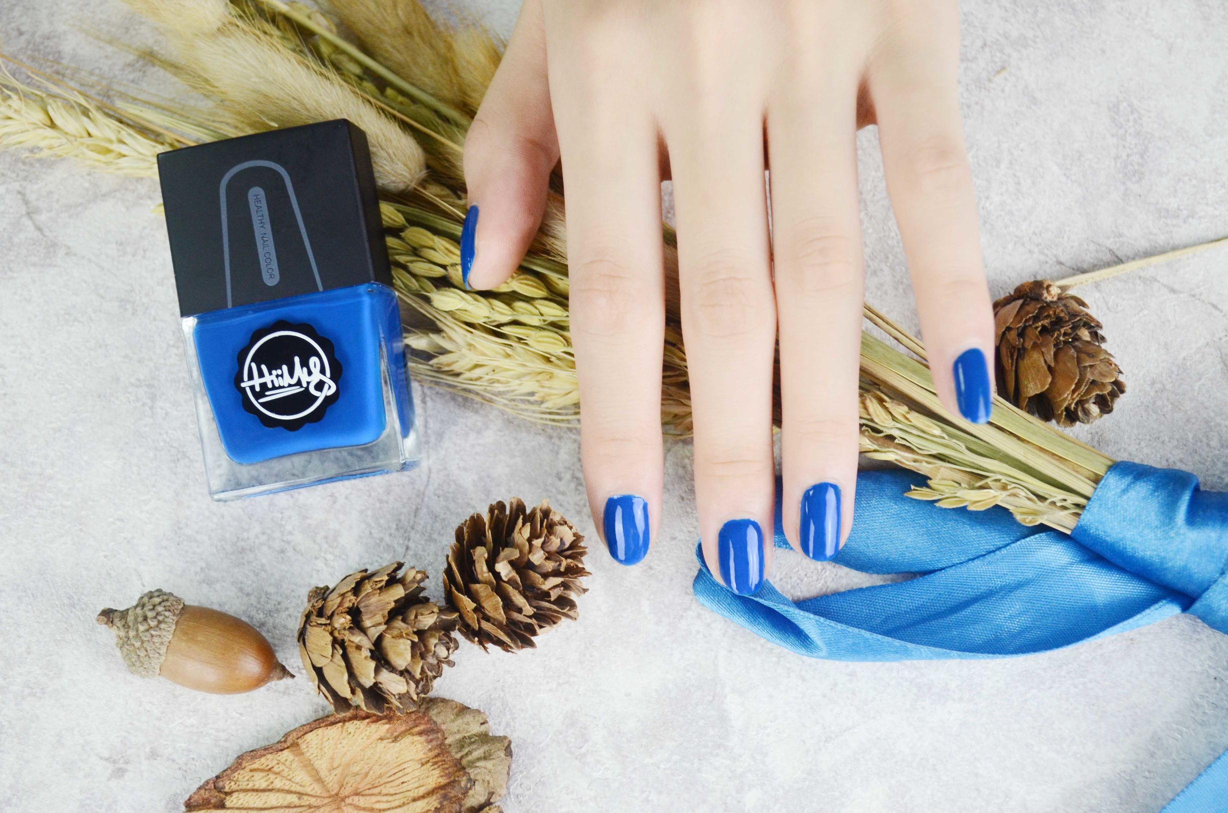 如何挑选合适自己的指甲油,两种颜色的指甲油怎么搭配好