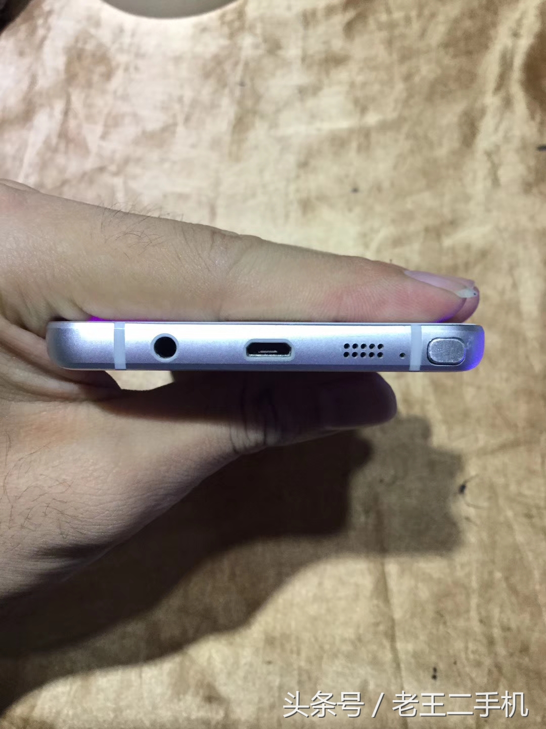 三星note8太贵，boom7不敢买，1000买了部三星note5，还是很美的