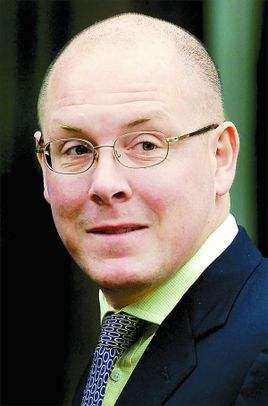 28岁的他让这家资产上亿的银行以1英镑贱卖