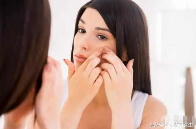 下巴鼻翼长痘痘是什么原因引起的,鼻翼下巴长痘痘是什么原因