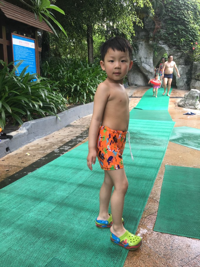 我们和孩子一起去三亚旅行,一大两小亲子三亚游