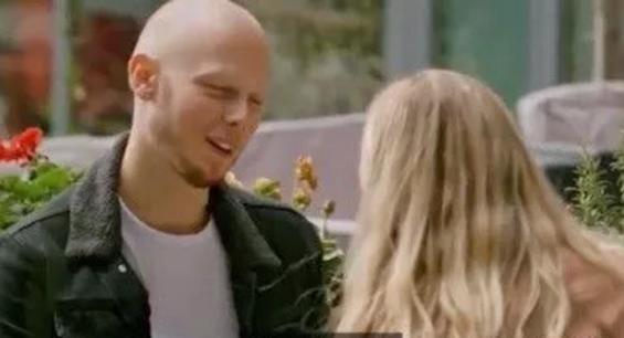 “女为悦己者容”绝对是千年*局骗**，新加坡妹纸中招了吗？