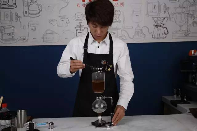 虹吸壶和摩卡壶哪个煮的咖啡好喝,咖啡虹吸壶的使用视频