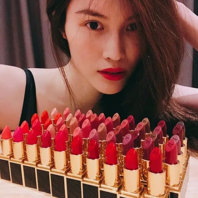 羡慕吴昕一下子就收到了100多支MAC*弹子**头