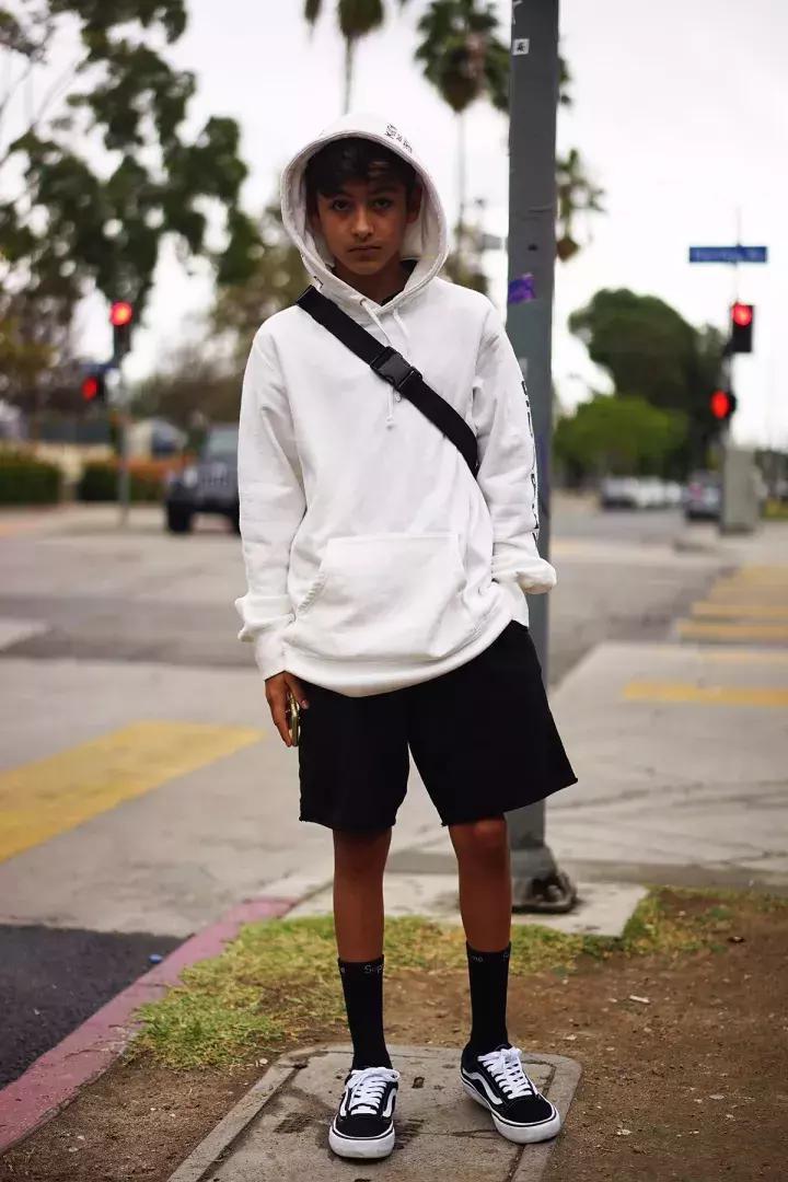 可能你手上的Supreme正是来自美国10几岁排队*党**！