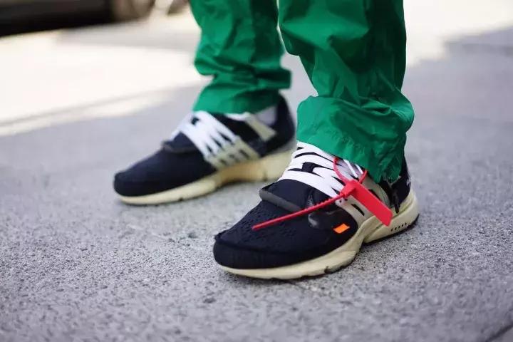 可能你手上的Supreme正是来自美国10几岁排队*党**！