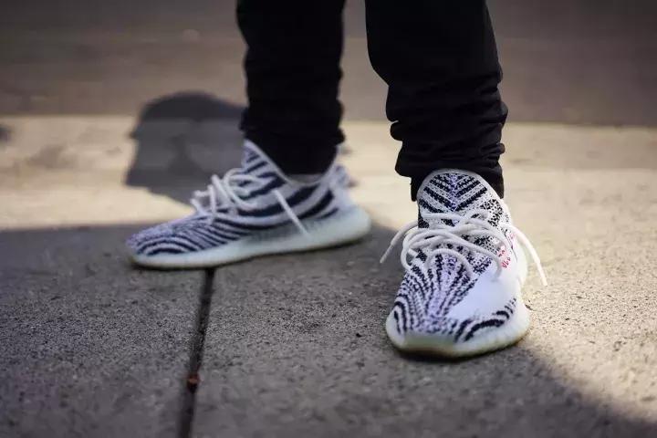 可能你手上的Supreme正是来自美国10几岁排队*党**！