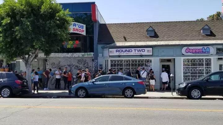 可能你手上的Supreme正是来自美国10几岁排队*党**！