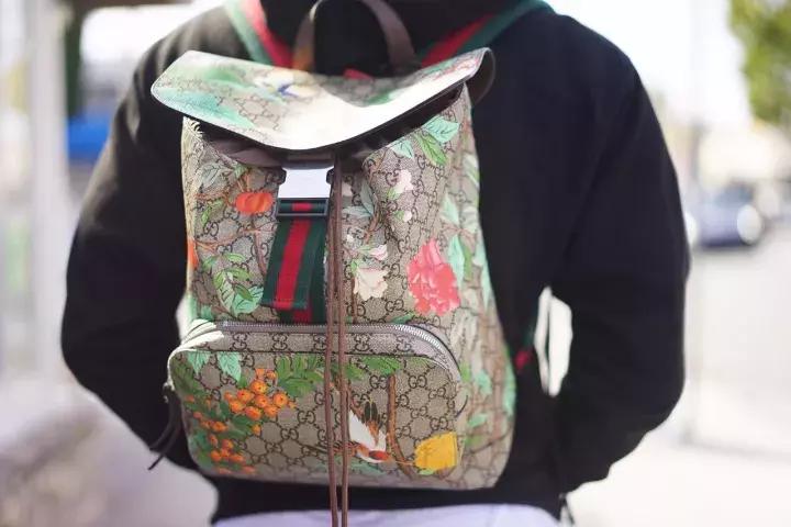 可能你手上的Supreme正是来自美国10几岁排队*党**！