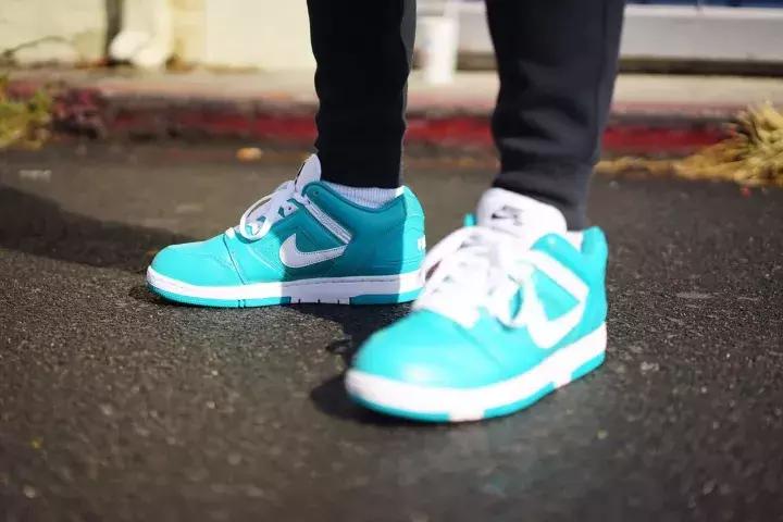 可能你手上的Supreme正是来自美国10几岁排队*党**！