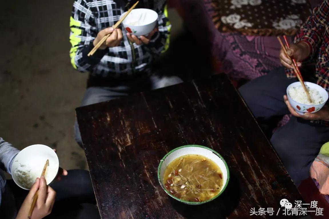 「看见」泥坑里的“鹿晗”和吃土豆的孩子：80张图，读懂中国脱贫