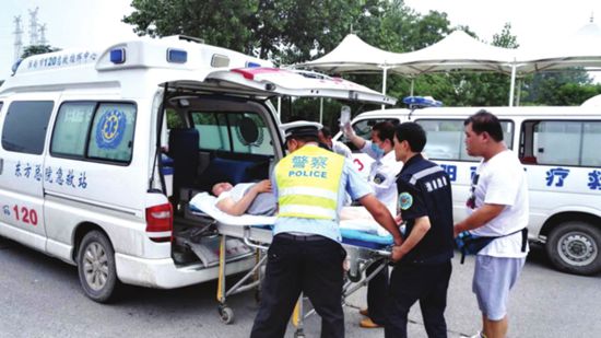 家长辅导孩子作业气出心梗,家长陪孩子写作业气到视频