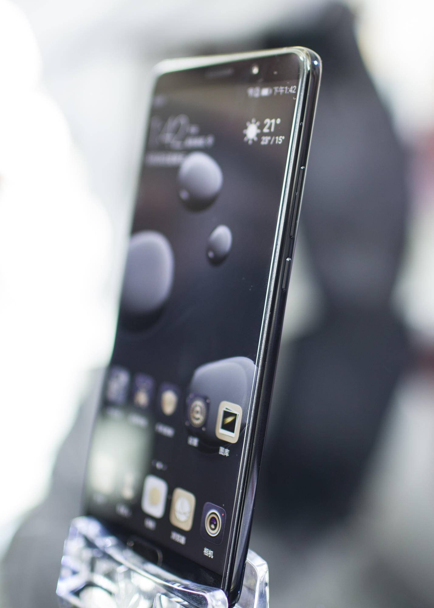 华为mate10哪个颜色最合适,华为mate10亮黑版确实很漂亮