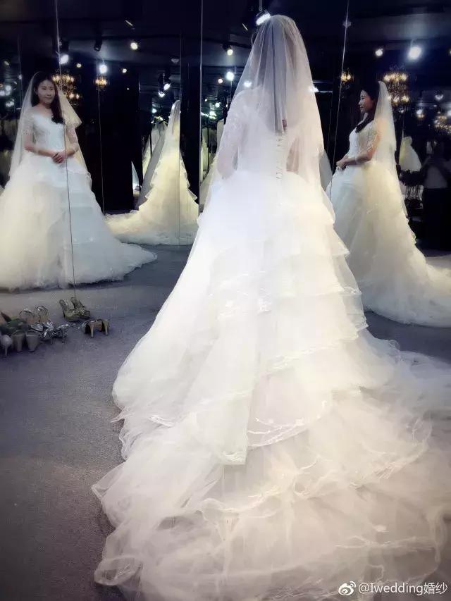 大拖尾婚纱合适矮个子女生吗,谁说矮就不能穿搭