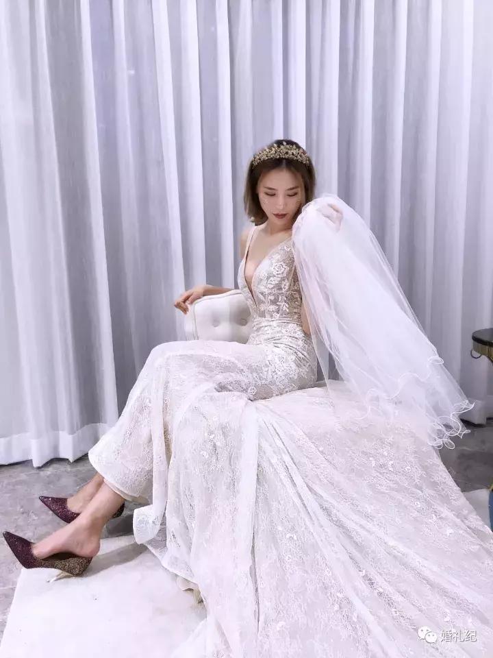 大拖尾婚纱合适矮个子女生吗,谁说矮就不能穿搭