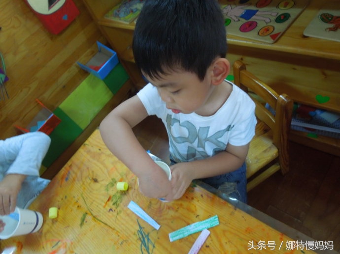 孩子内向不会和人相处,孩子性格内向不善于沟通