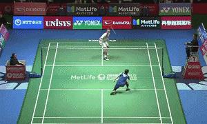 羽毛球单打比赛对手杀斜线怎么防,羽毛球双打封网封直线还是斜线