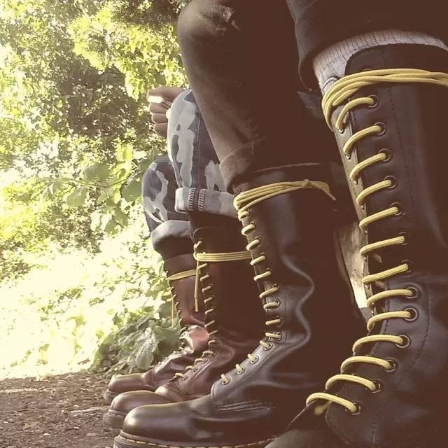 马丁靴怎么才能穿的更好看,什么版型的马丁靴合适脚宽人穿