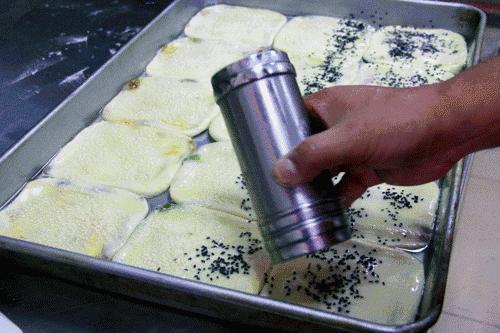 代购界的黑马！星火路新开了一家挤破头才能买到的烧饼！