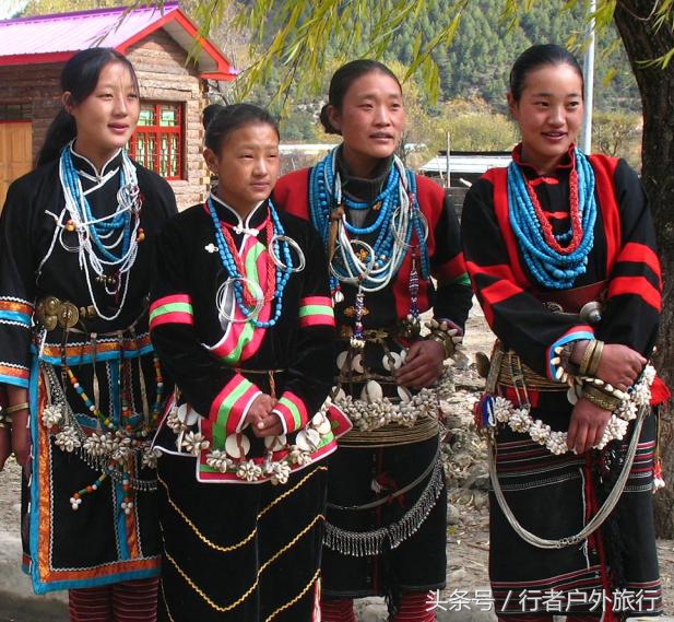 56种民族传统服饰在一起,五十六个民族服饰你更喜欢哪个